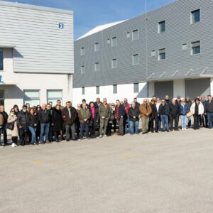 Medio centenar de asociados a APIEM visitan las soluciones eléctricas de la fábrica de EFAPEL en Coimbra (Portugal)